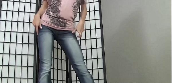  I will tease your cock in my skin tight jeans JOI